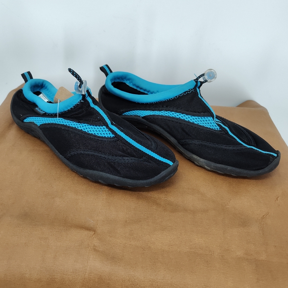 Athletech Kids Black and Blue Water Shoes Size 5/6